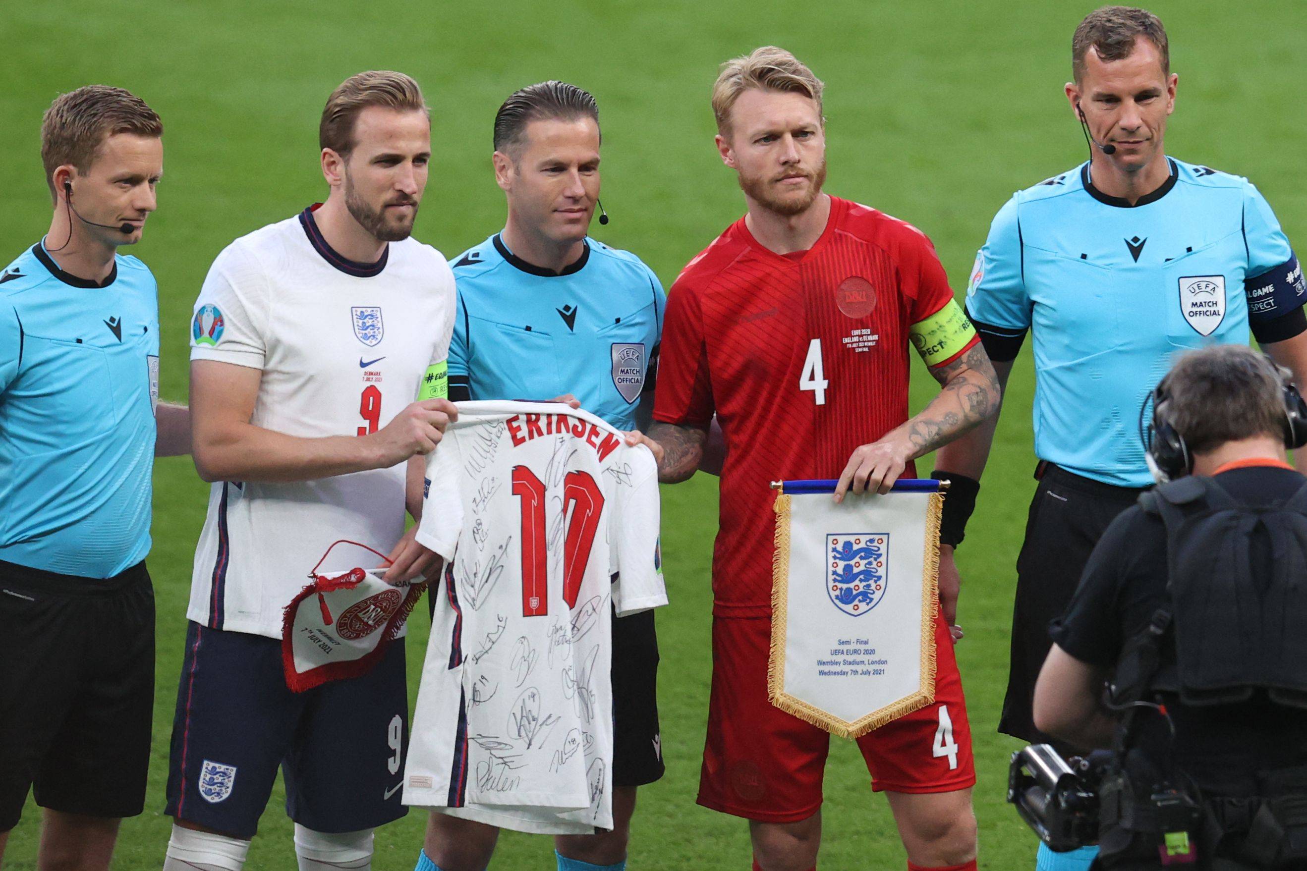 丹麦队在足球比赛中取得突破 丹麦队在足球比赛中取得突破