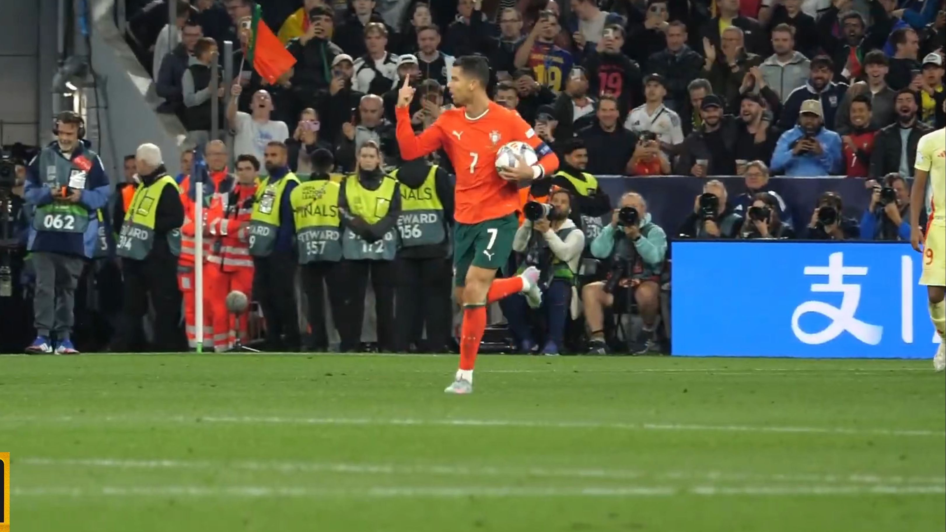 中超重磅对决：C罗迎战英格兰，关键一战的简单介绍