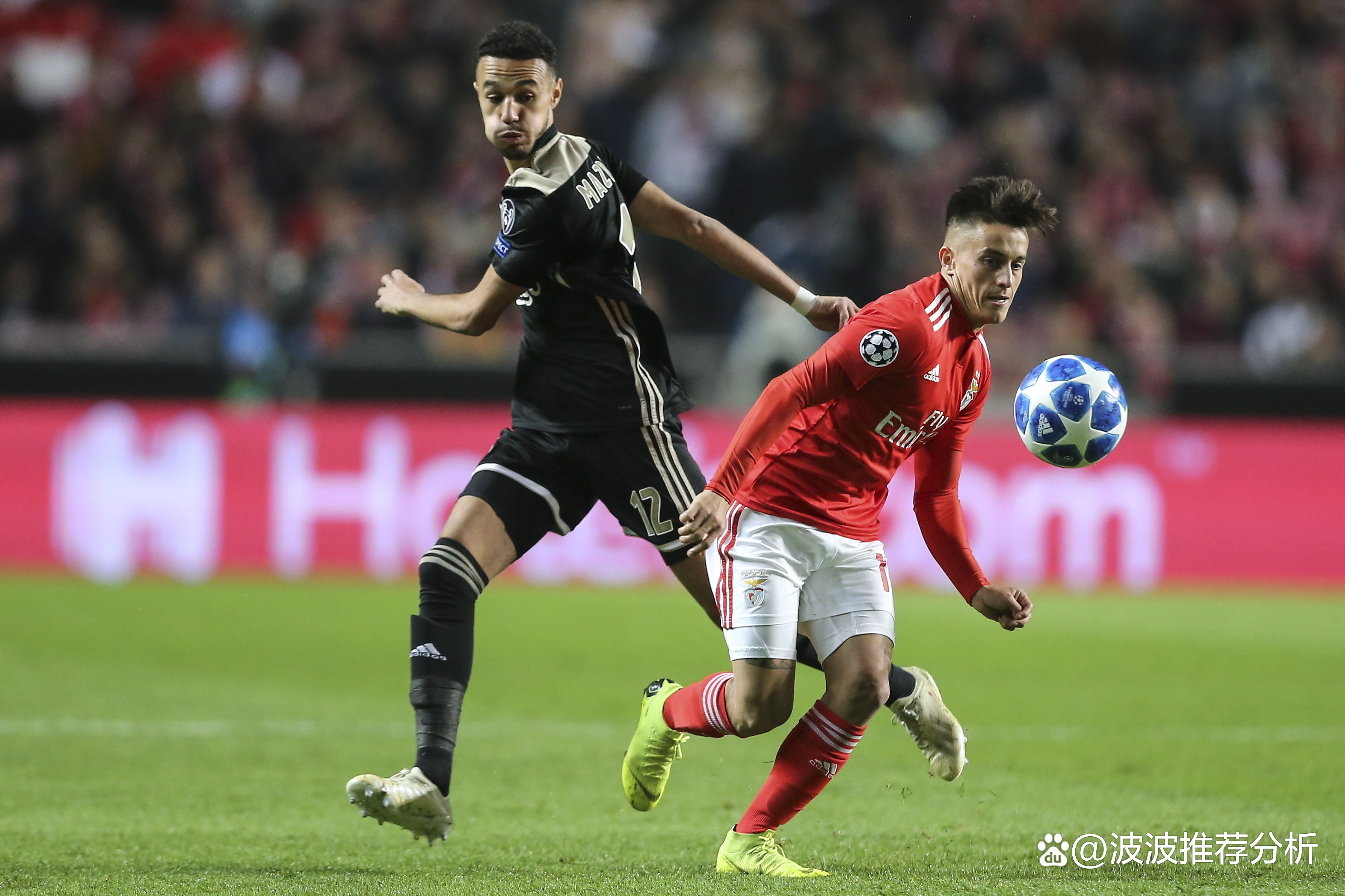 阿贾克斯惊险获胜，晋级欧冠半决赛