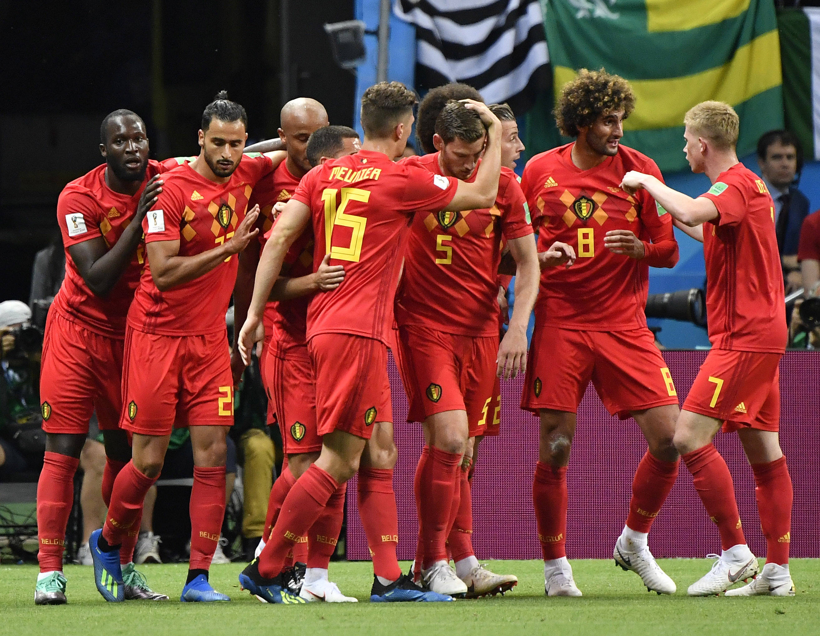 包含欧洲强队对决展现实力，角逐荣耀之席的词条