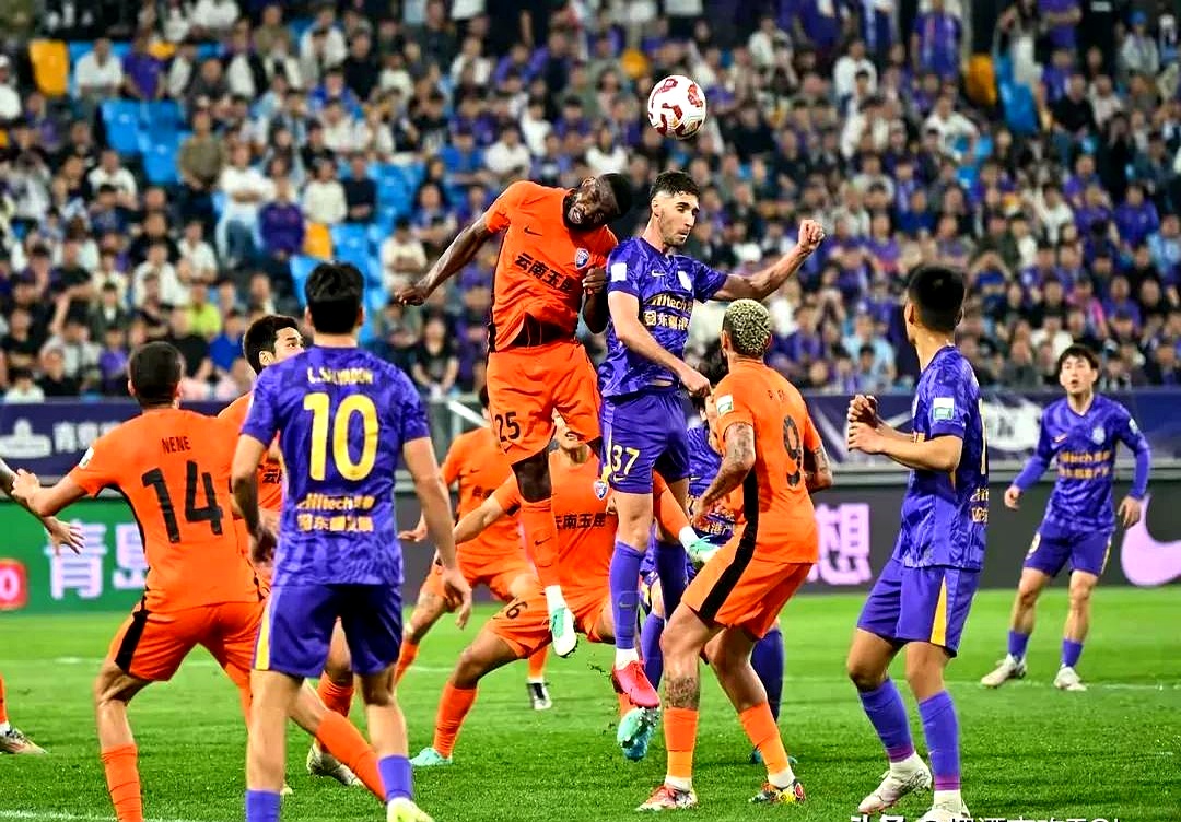 刚刚结束的比赛：球队们为了胜利拼尽全力