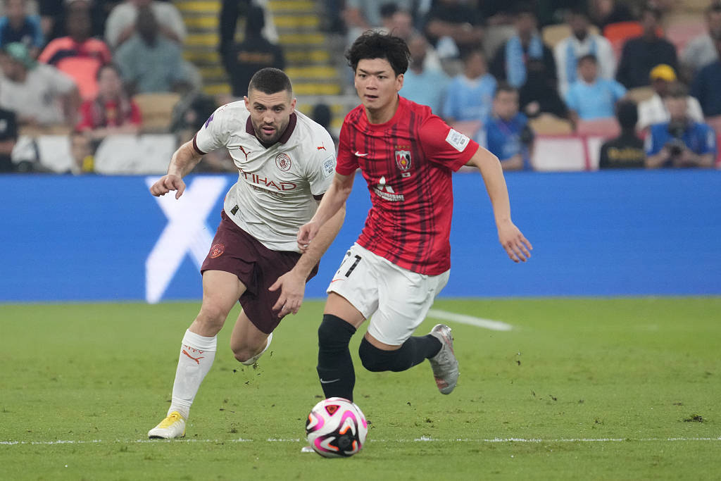 广岛三箭客场取胜,豪取关键三分 广岛三箭客场取胜,豪取关键三分